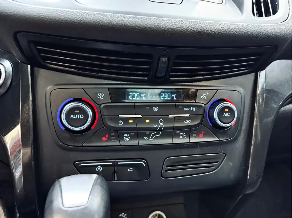 Kuga EcoBoost 245 4 WD Grand Wing