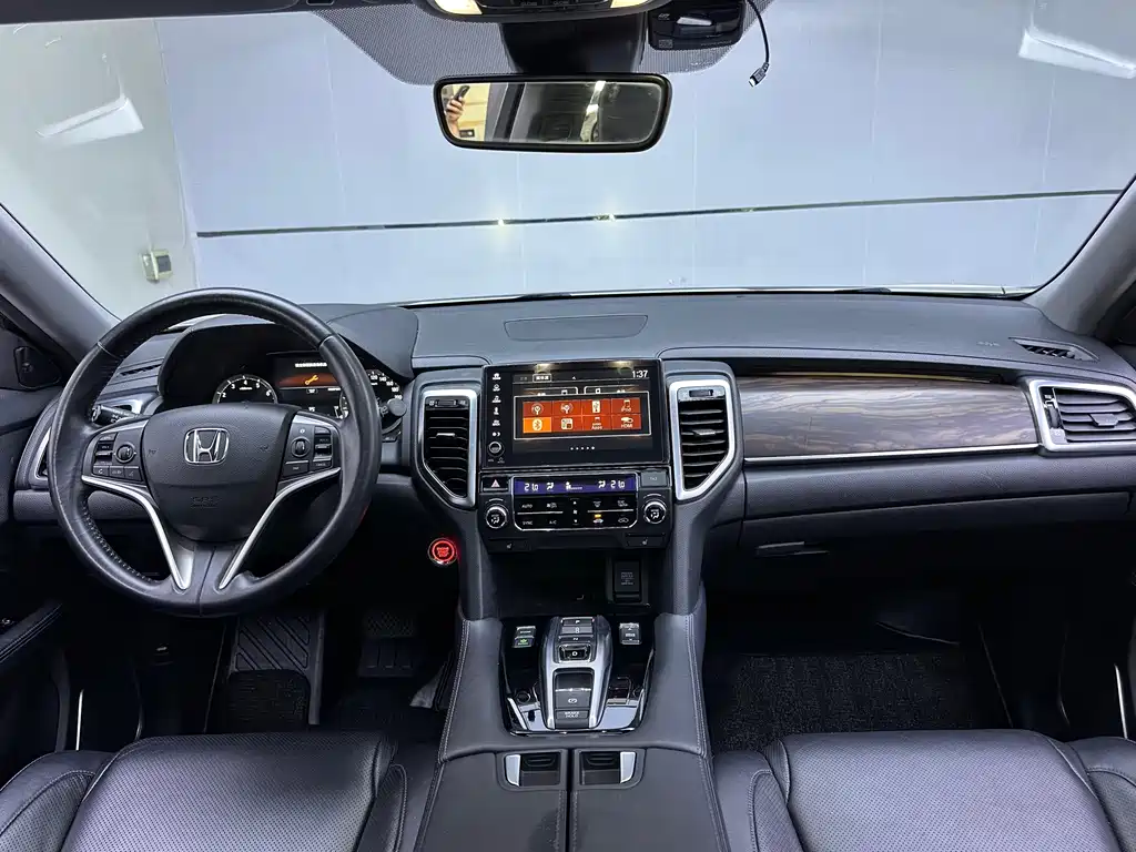 Honda UR-V 370 TURBO 4 WD Premium CN-V