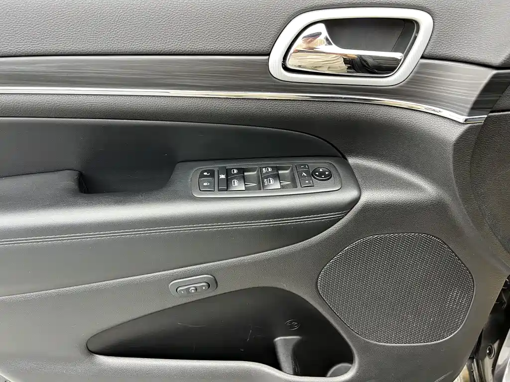 Grand Cherokee (Import) 3.0 L Elite Navigation