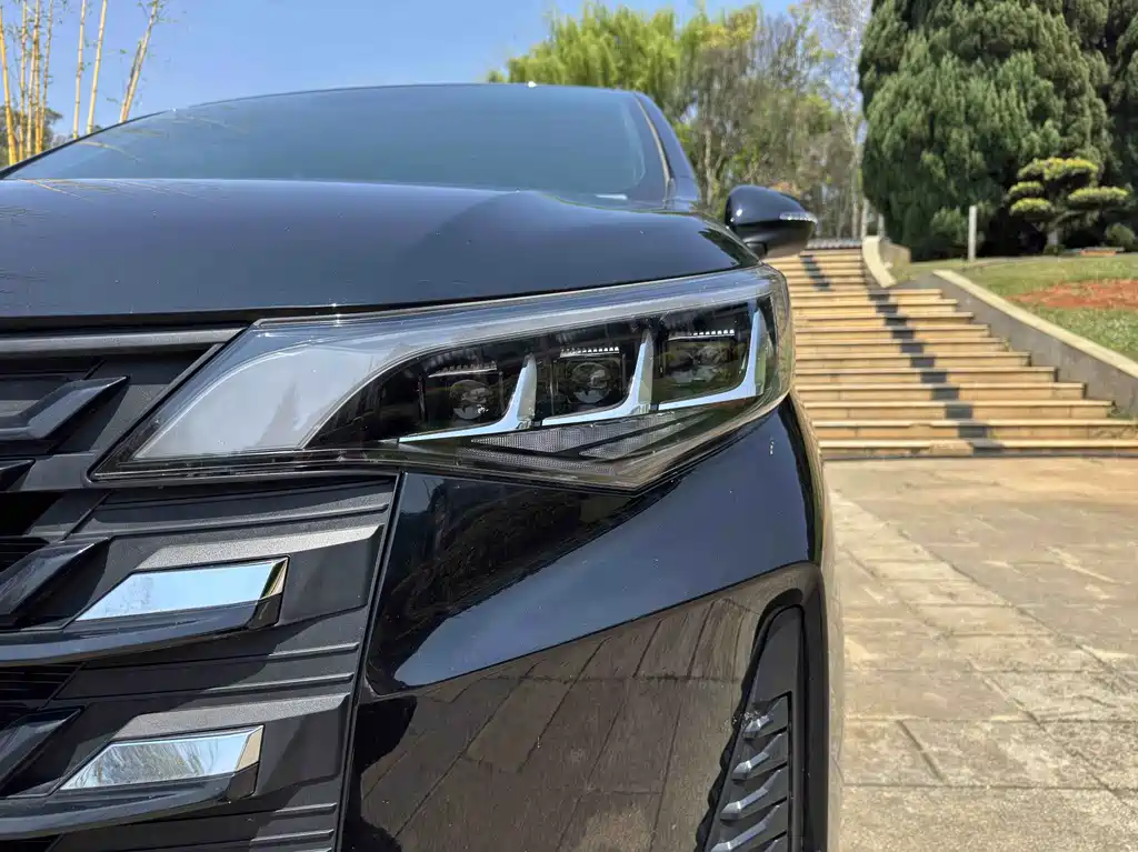 GAC Trumpchi M6 PRO 270 T DCT Luxury