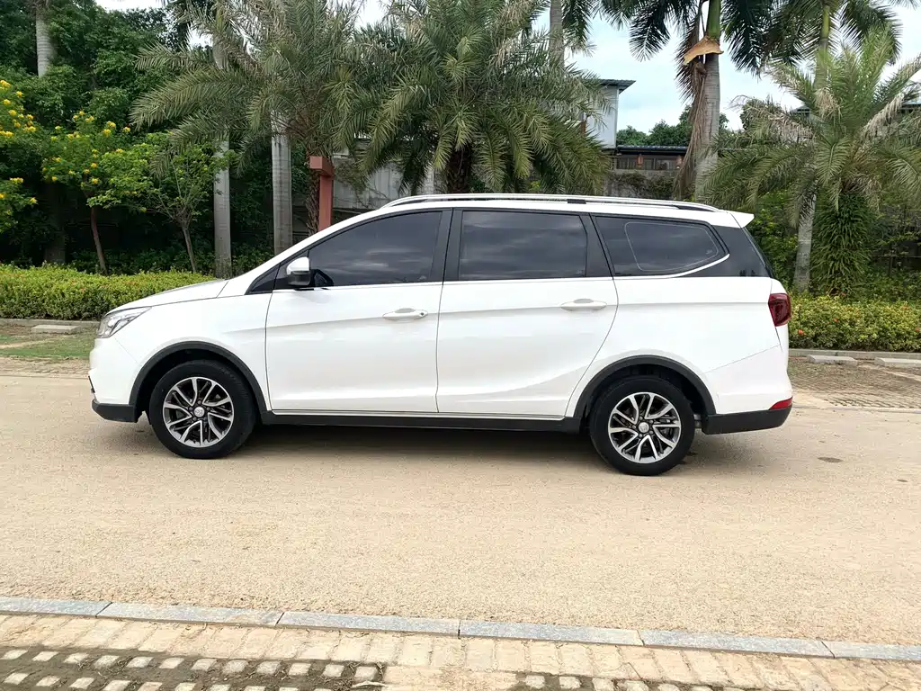Baojun 730 宝骏730 2019款 1.5 T CVT时尚型 7座 国V