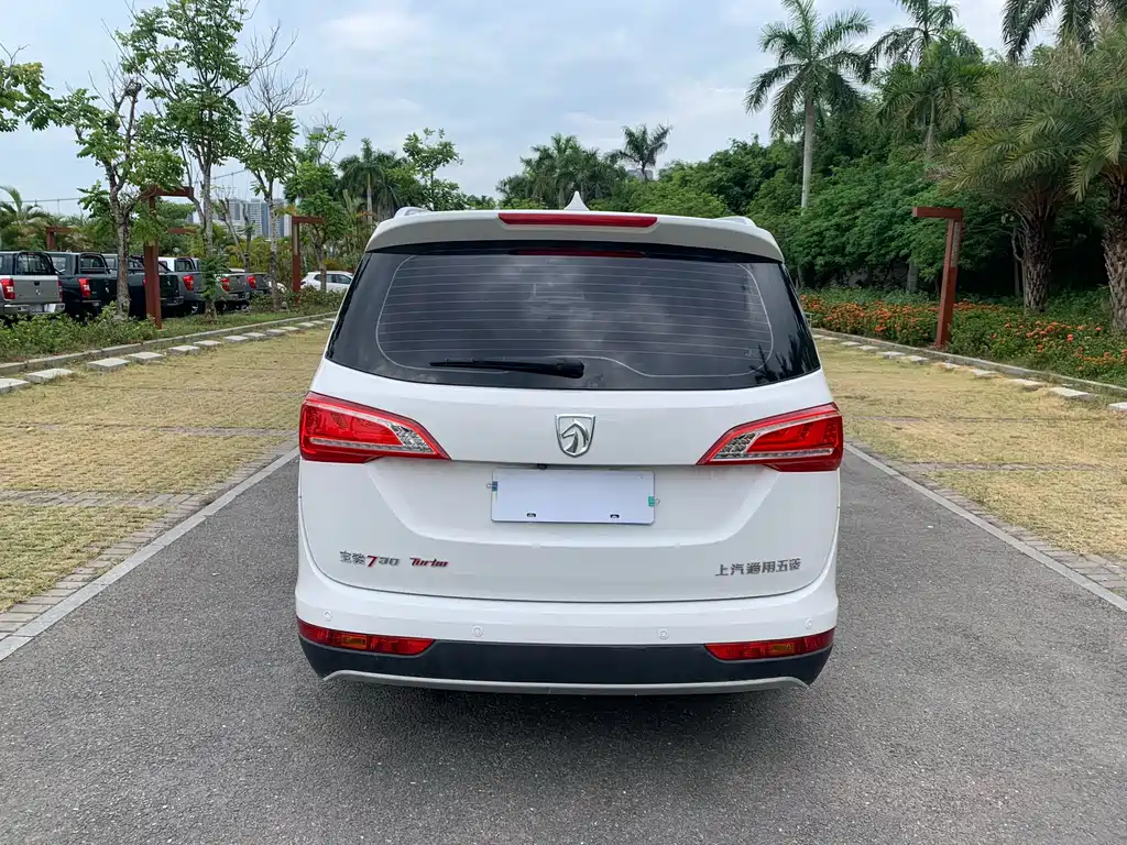 Baojun 730 1.5 T Manual Style 7-seat CN-V