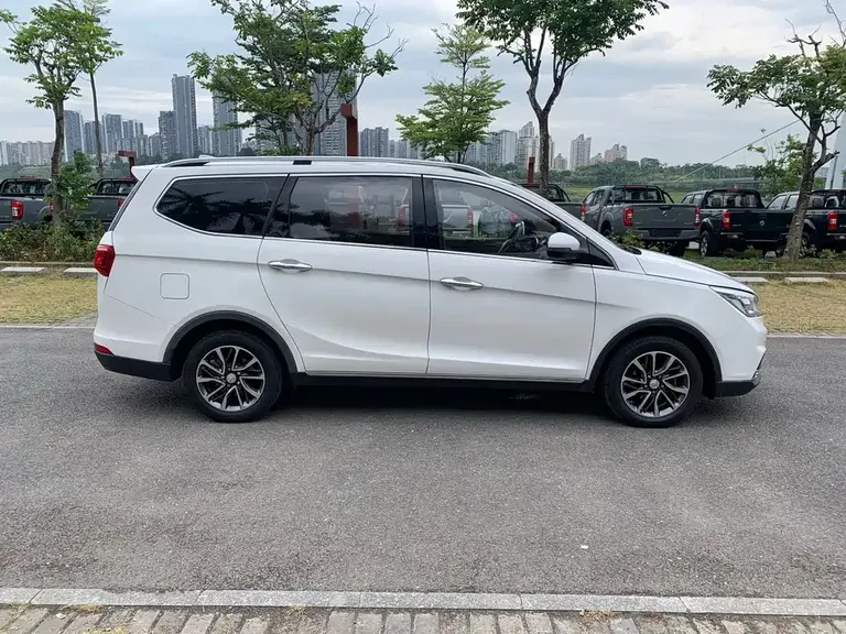 Baojun 730 1.5 T Manual Style 7-seat CN-V