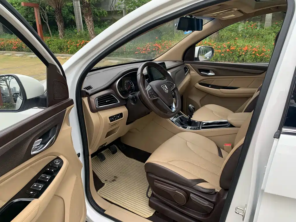 Baojun 730 1.5 T Manual Style 7-seat CN-V