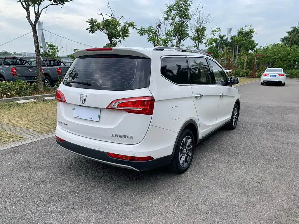 Baojun 730 1.5 T Manual Style 7-seat CN-V