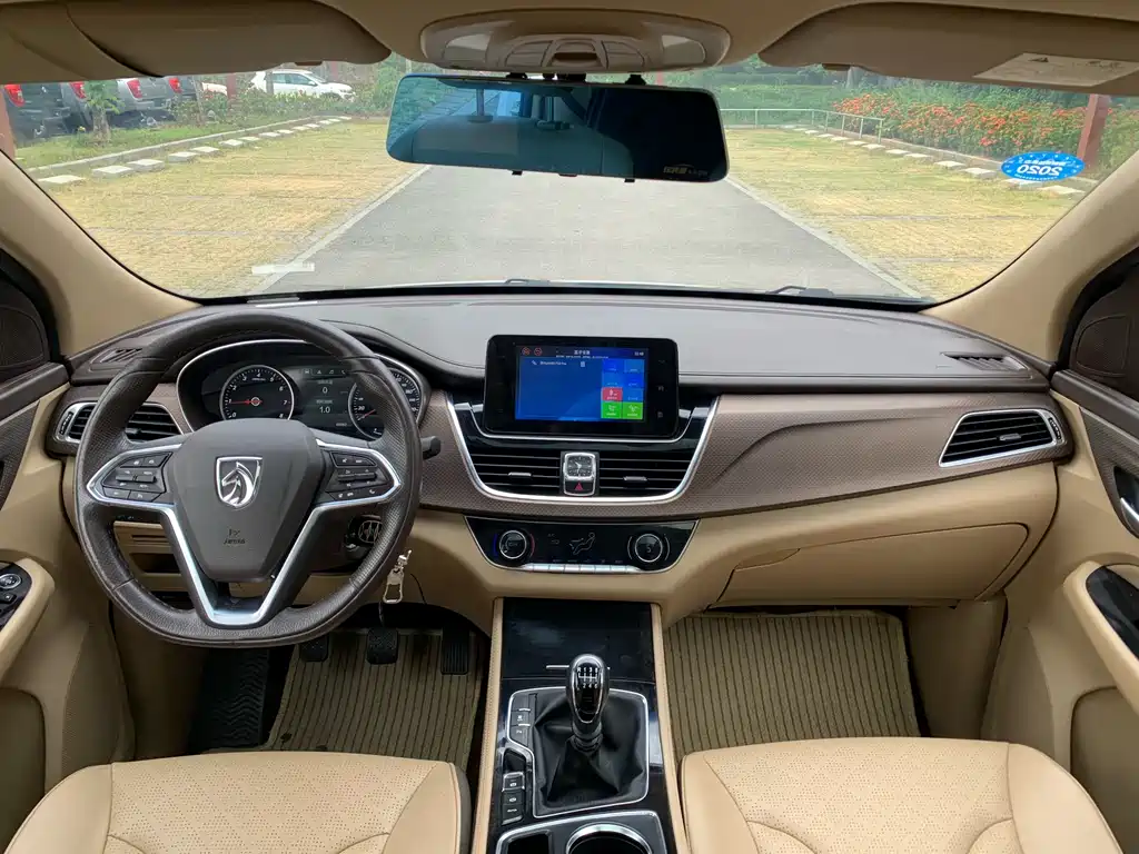 Baojun 730 1.5 T Manual Style 7-seat CN-V