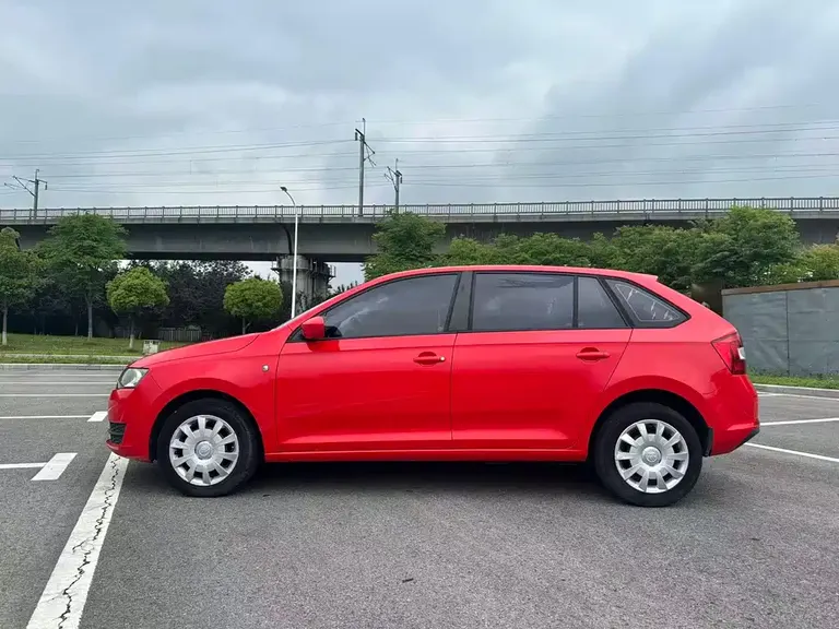 Skoda Rapid Spaceback 1.6 L Auto Pleasure