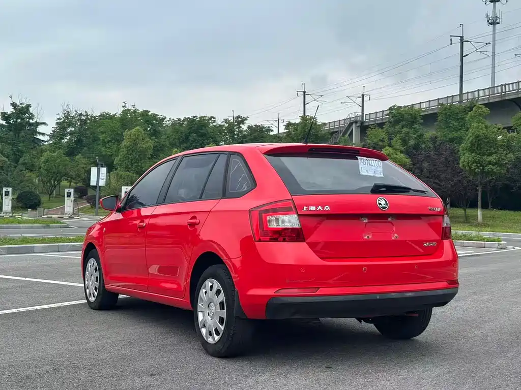Rapid Spaceback 1.6 L Auto Pleasure