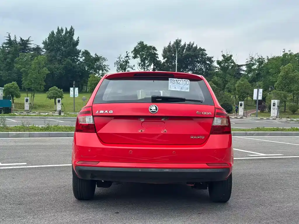 Rapid Spaceback 1.6 L Auto Pleasure