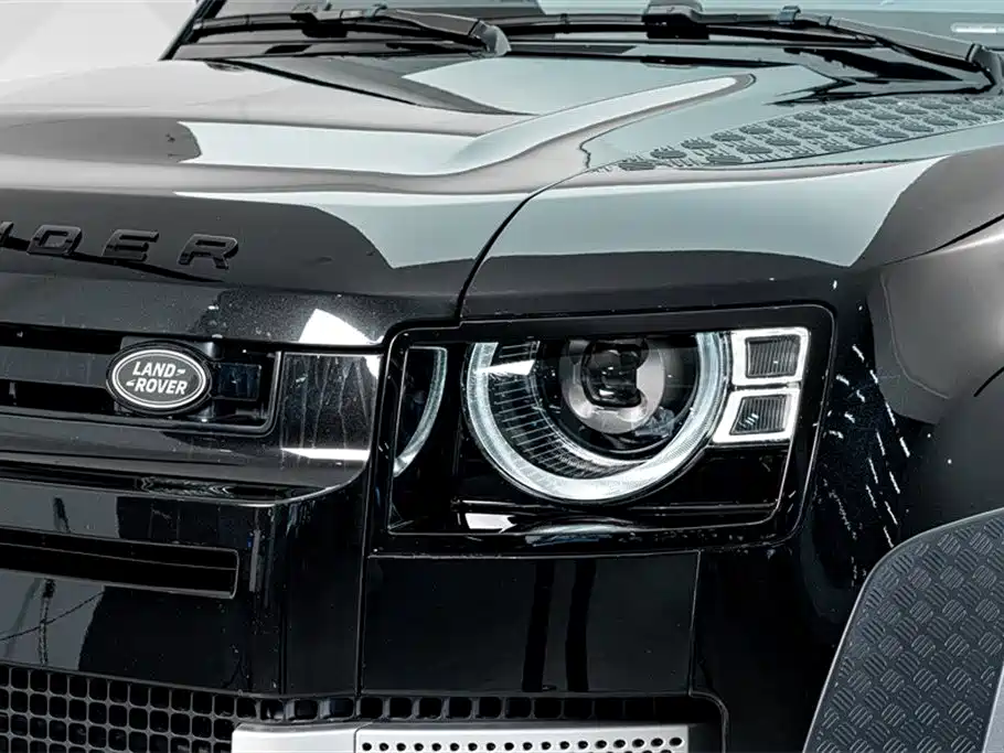 Land Rover Defender 110 P400 Dark Special Edition