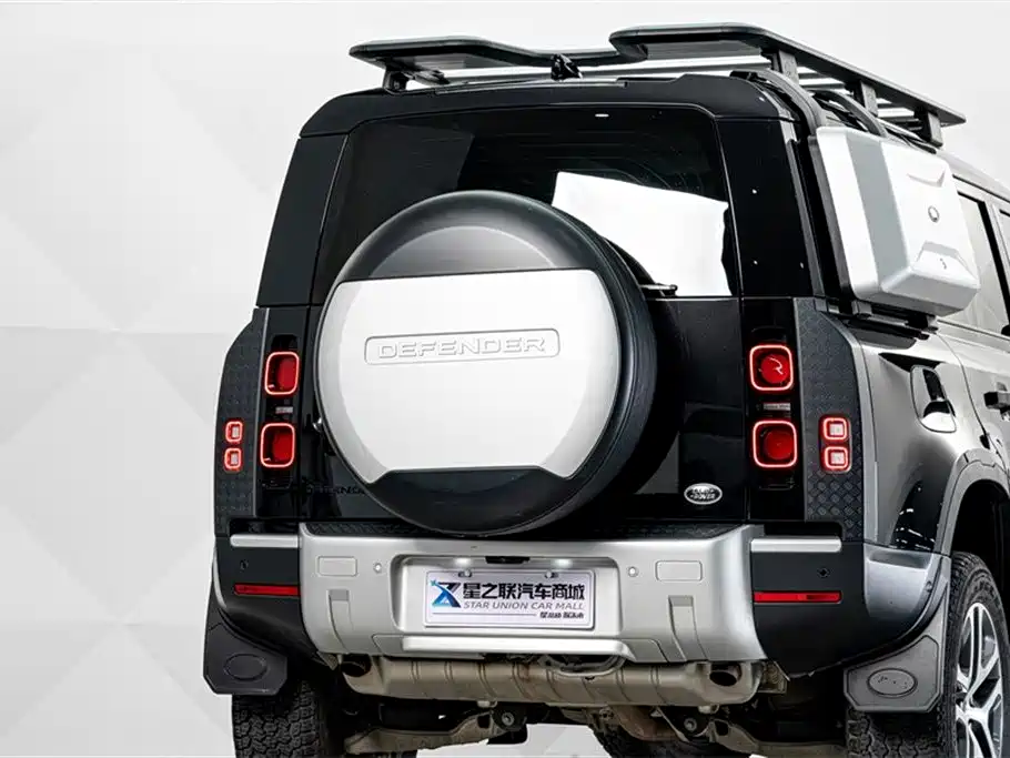Land Rover Defender 110 P400 Dark Special Edition