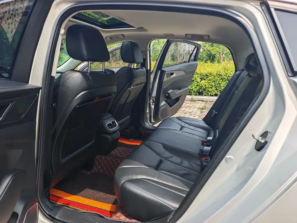 Hongqi H5 Classic Facelift 1.5 T DCT Flagship Charm