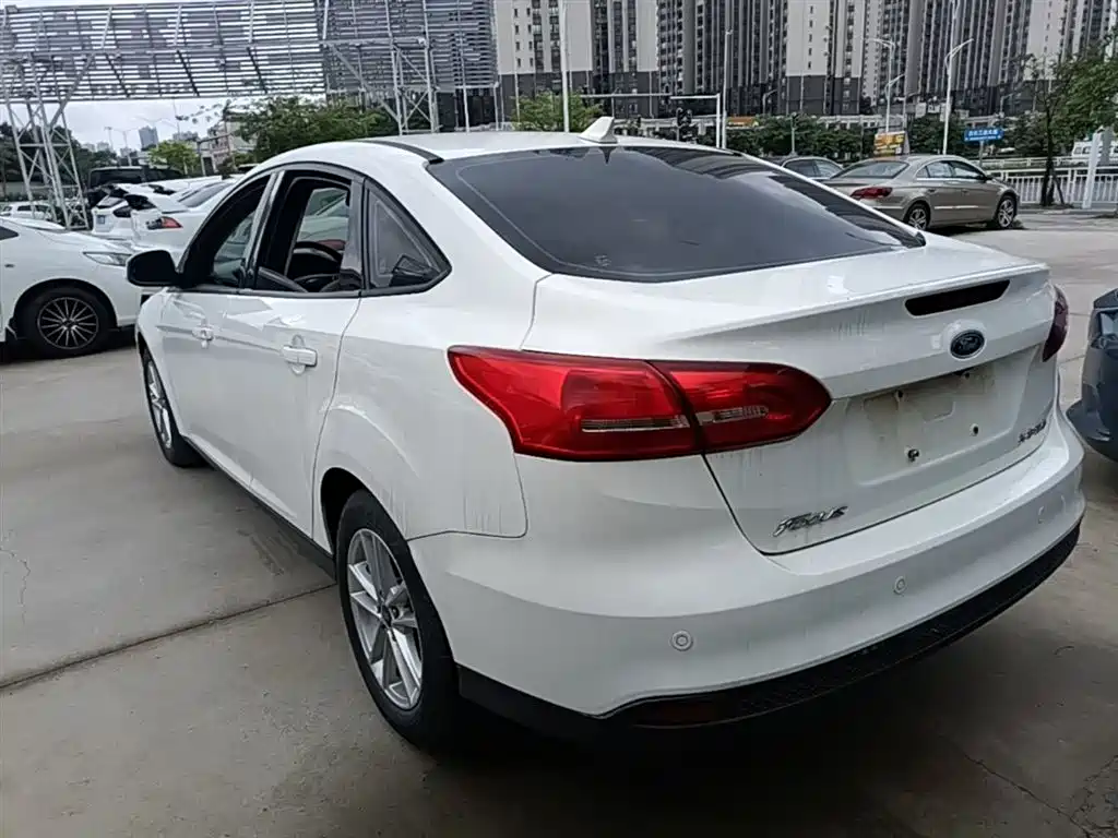 Focus Sedan Classic 1.6 L Auto Style Smart Travel