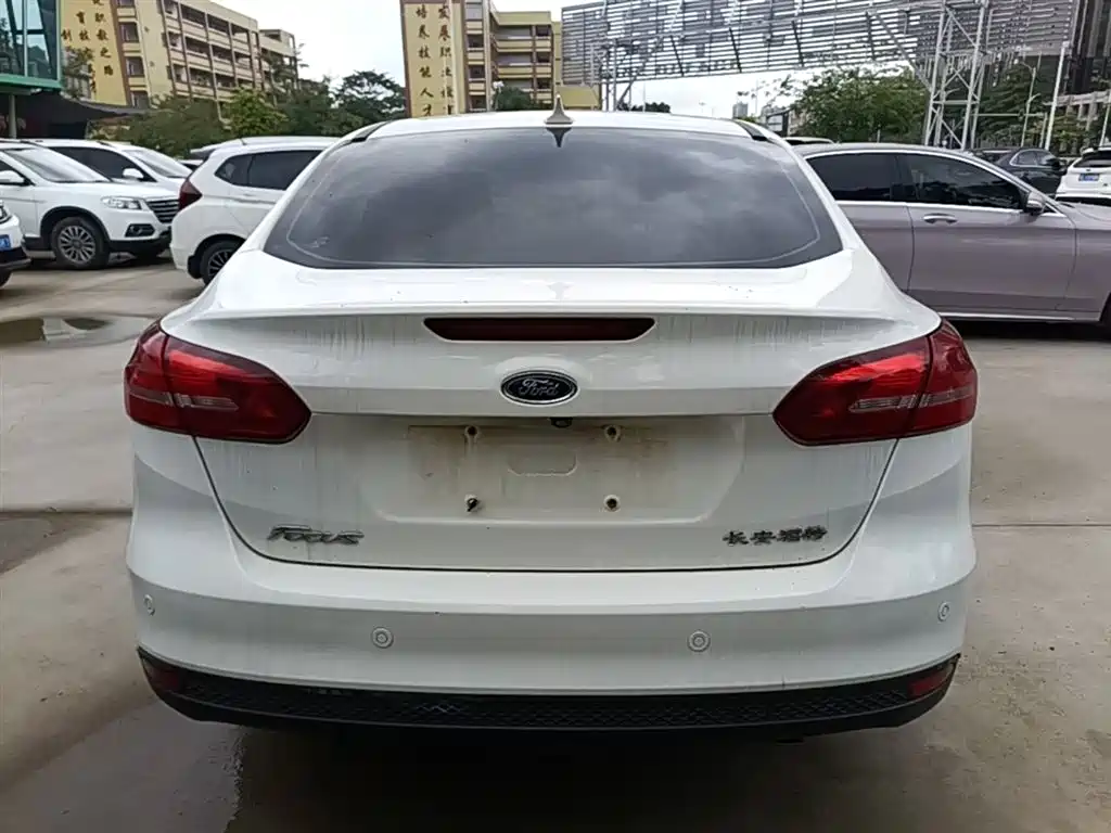Focus Sedan Classic 1.6 L Auto Style Smart Travel