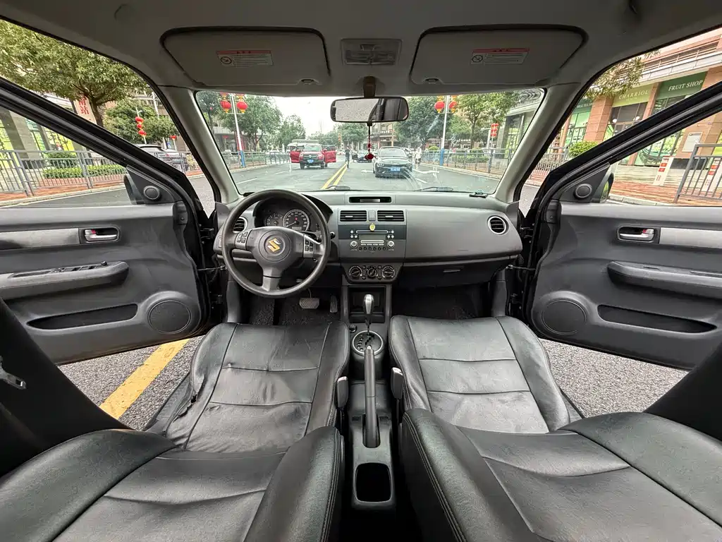 Swift 雨燕 2005款 1.3 L 自动豪华型