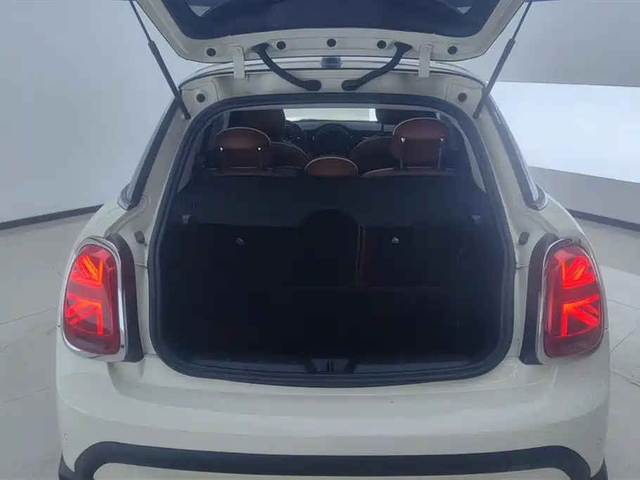 MINI Facelift 1.5 T COOPER Artist 5-door