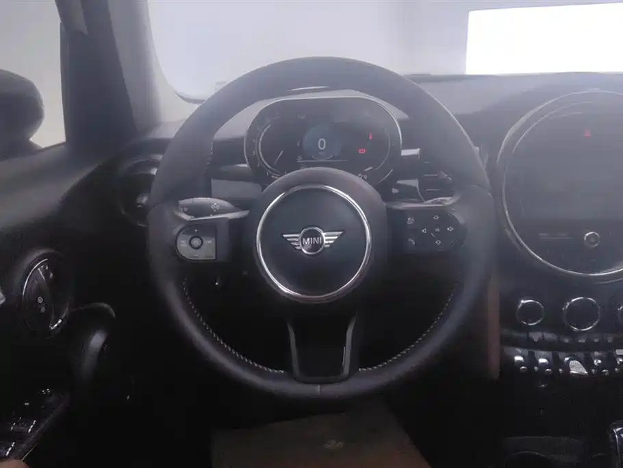 MINI Facelift 1.5 T COOPER Artist 5-door