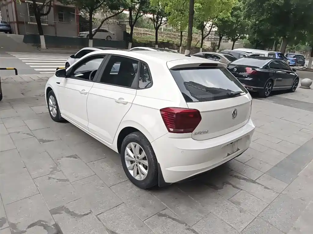 Polo Plus 1.5 L Auto Colorful Tech