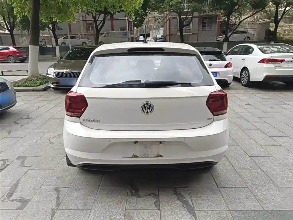 Polo Plus 1.5 L Auto Colorful Tech