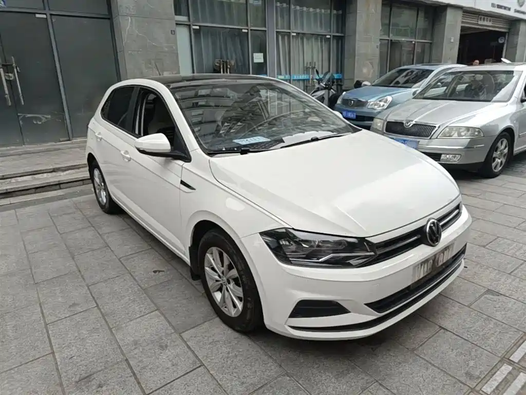 Polo Plus 1.5 L Auto Colorful Tech