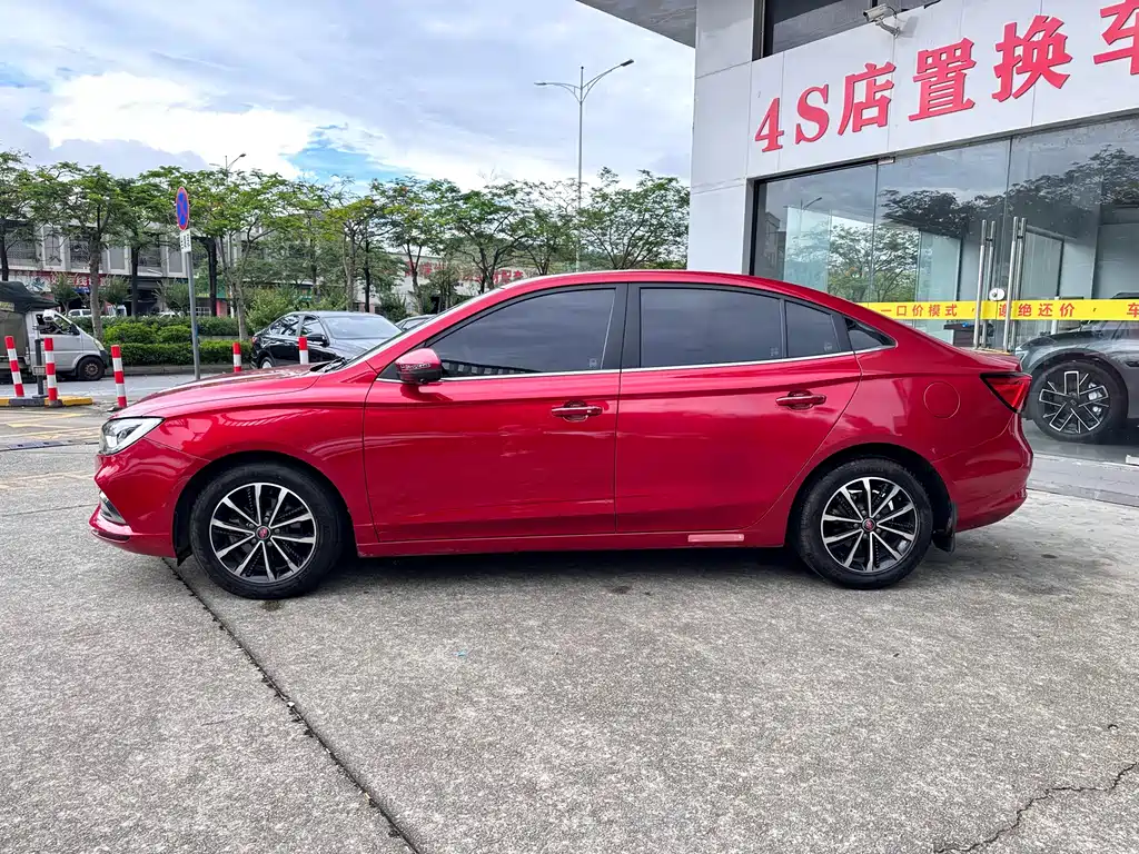 Roewe i5 1.5 L Auto 4 G Connected Leading Luxury Flagship