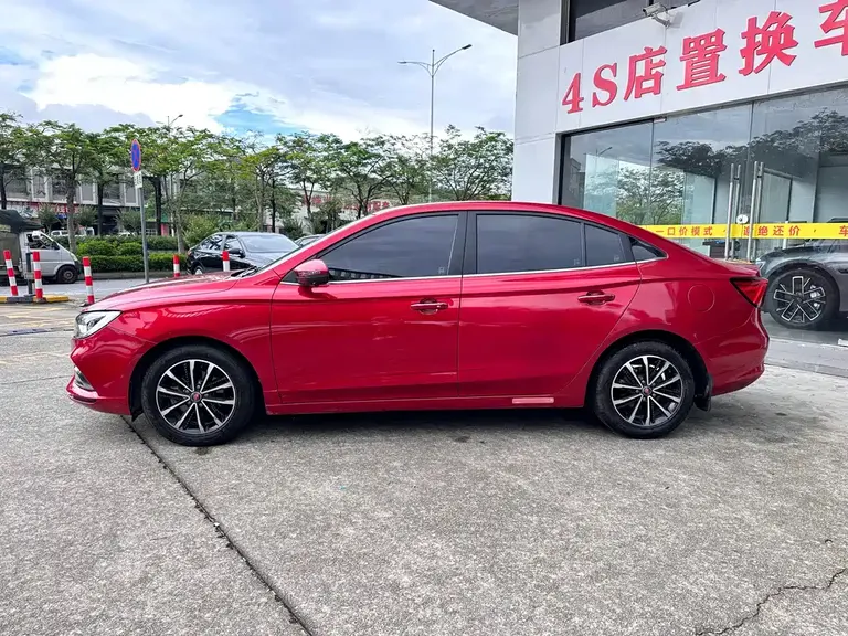 Roewe i5 1.5 L Auto 4 G Connected Leading Luxury Flagship