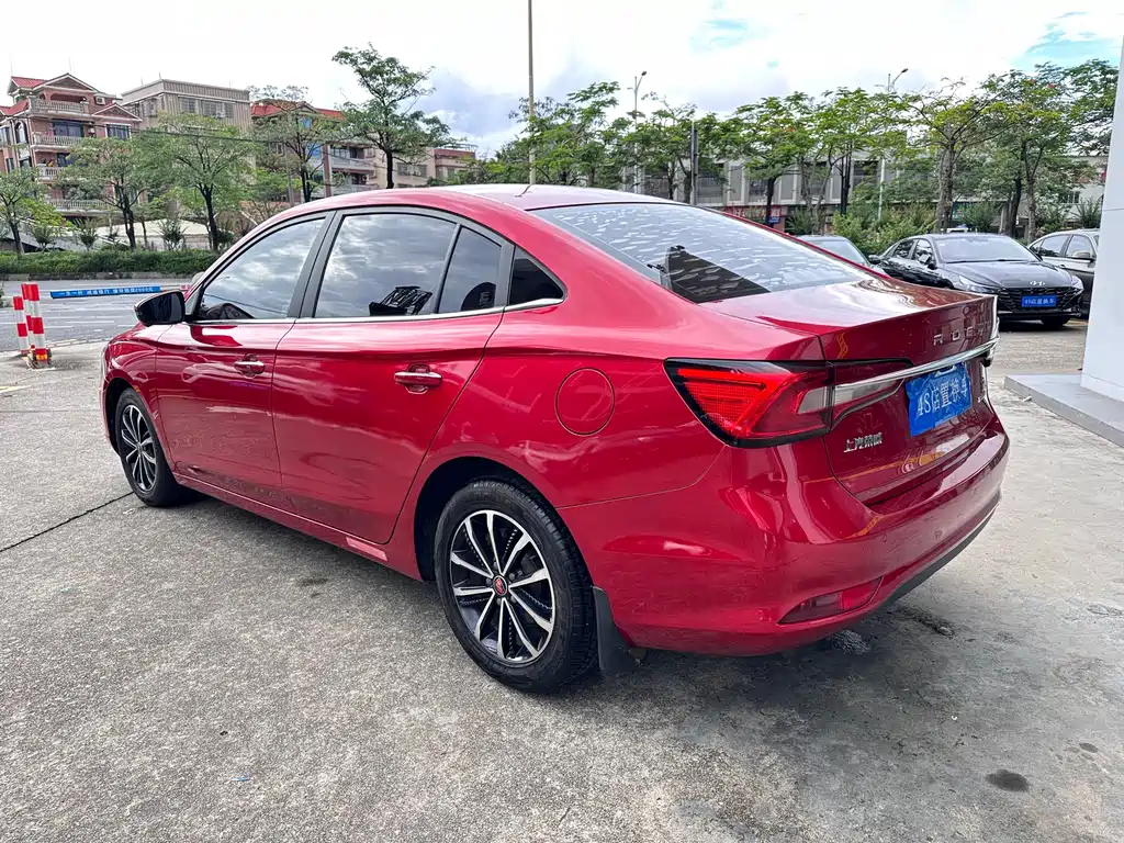 Roewe i5 1.5 L Auto 4 G Connected Leading Luxury Flagship