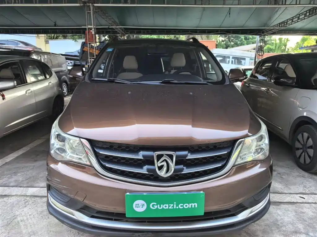 Baojun 730 Facelift 1.5 L Manual Standard 7-seat CN-V