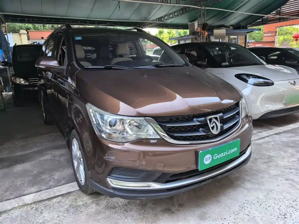 Baojun 730 Facelift 1.5 L Manual Standard 7-seat CN-V