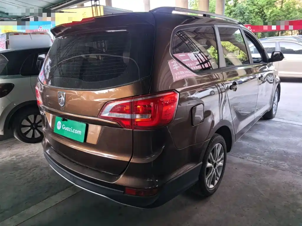 Baojun 730 Facelift 1.5 L Manual Standard 7-seat CN-V
