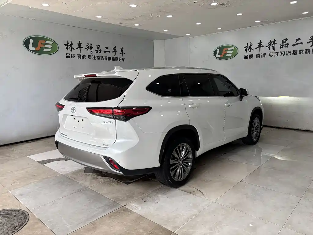Highlander 380 T 4 WD Distinguished 7-seat