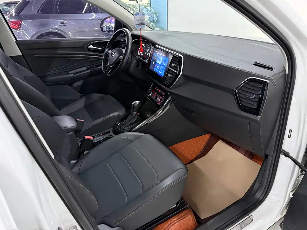 Jetta VS7 Panda 1.4 T Auto Joy