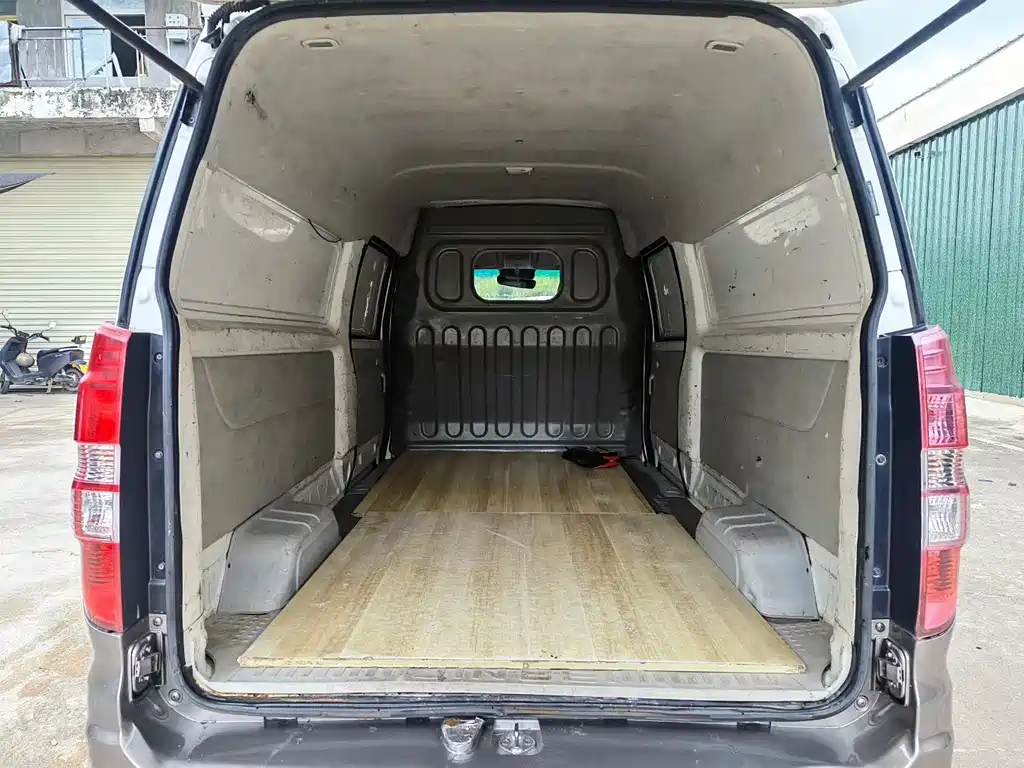 New Sea Lion X30 L CNG 新海狮X30 L CNG 2018款 1.5 L尊贵版天然气车厢货SWFC15