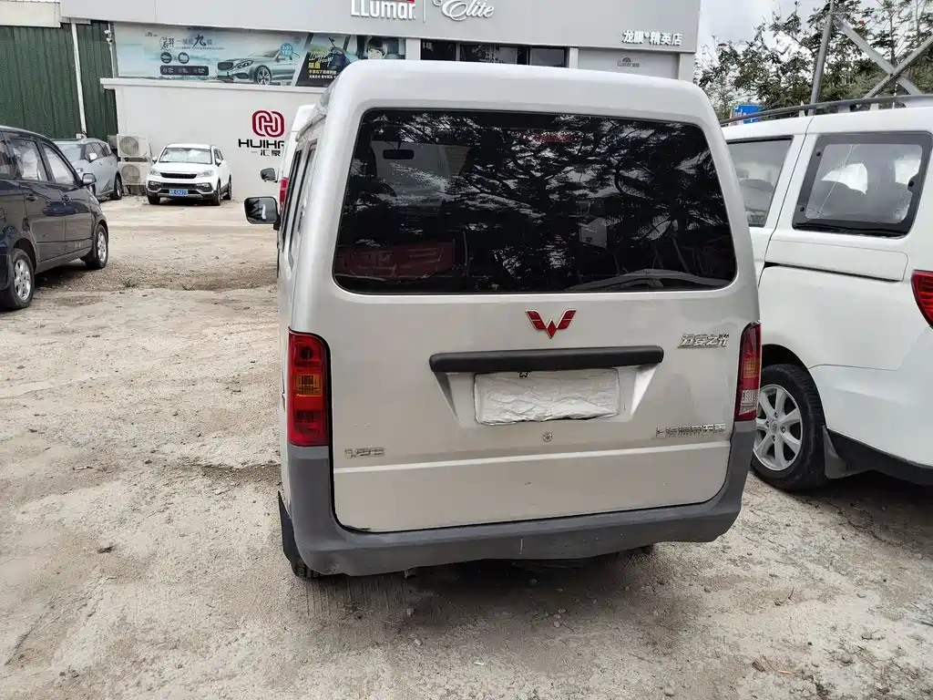 Wuling Zhiguang 1.2 L Utility LSI