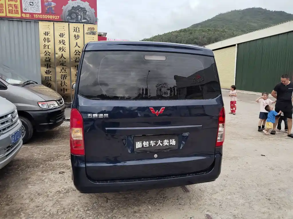 Wuling Rongguang V 1.2 L Standard