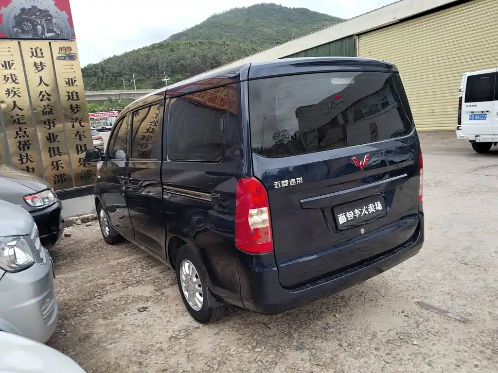Wuling Rongguang V 1.2 L Standard