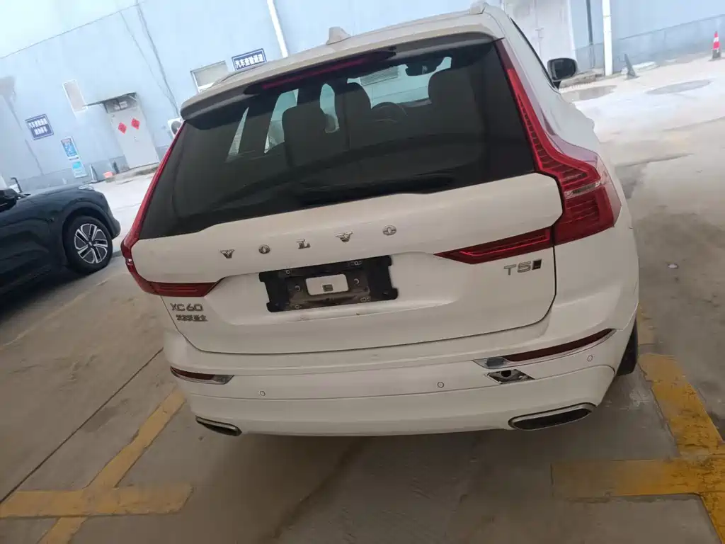 Volvo XC60 沃尔沃XC60 2021款 T5 四驱智雅豪华版