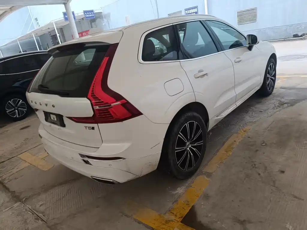 Volvo XC60 沃尔沃XC60 2021款 T5 四驱智雅豪华版