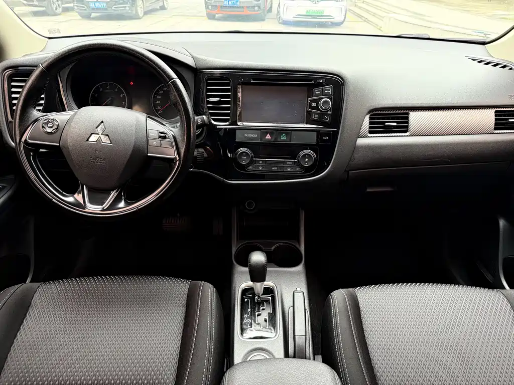 Outlander (Import) 欧蓝德进口 2016款 2.0 L 两驱加值版 5座