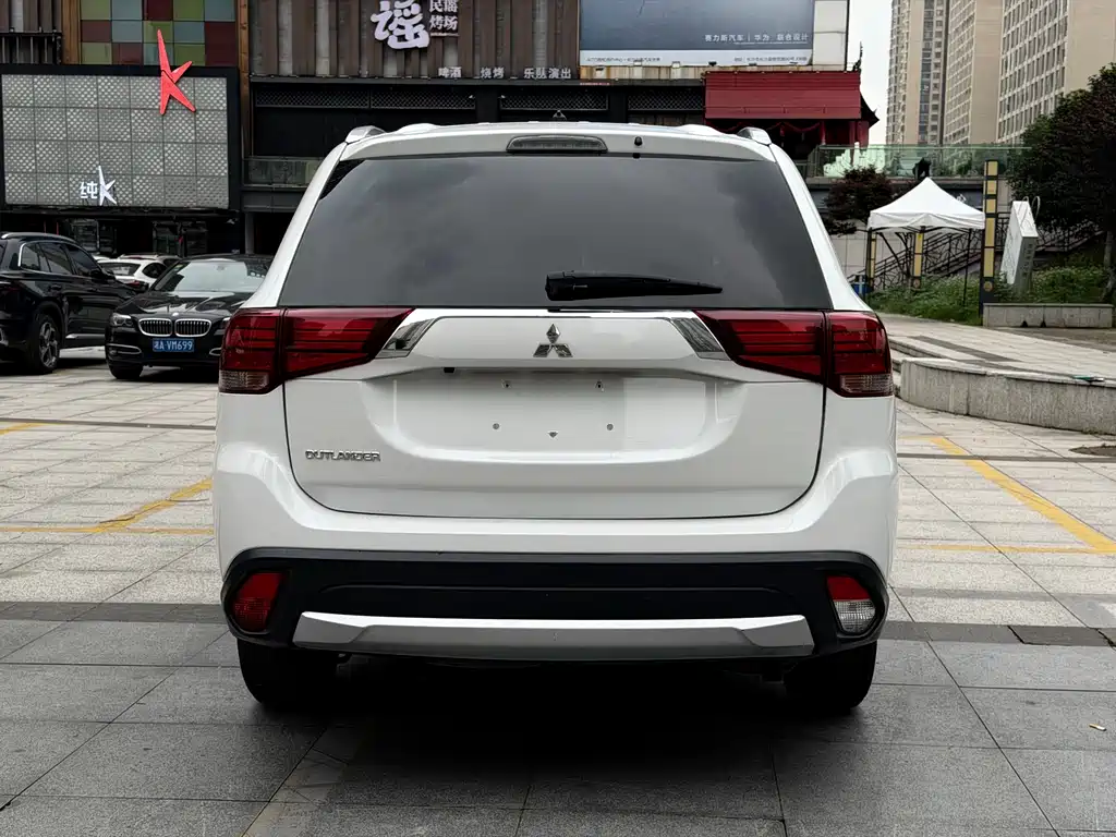 Outlander (Import) 欧蓝德进口 2016款 2.0 L 两驱加值版 5座