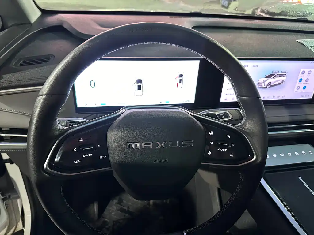 Maxus G70 大通G70 2024款 2.0 T 自动旗舰版 7座