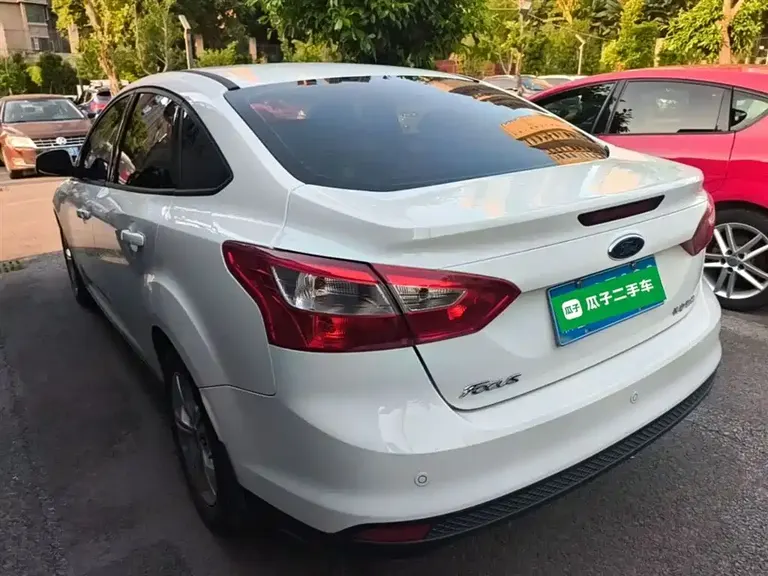 Ford Focus Sedan 1.6 L Auto Style