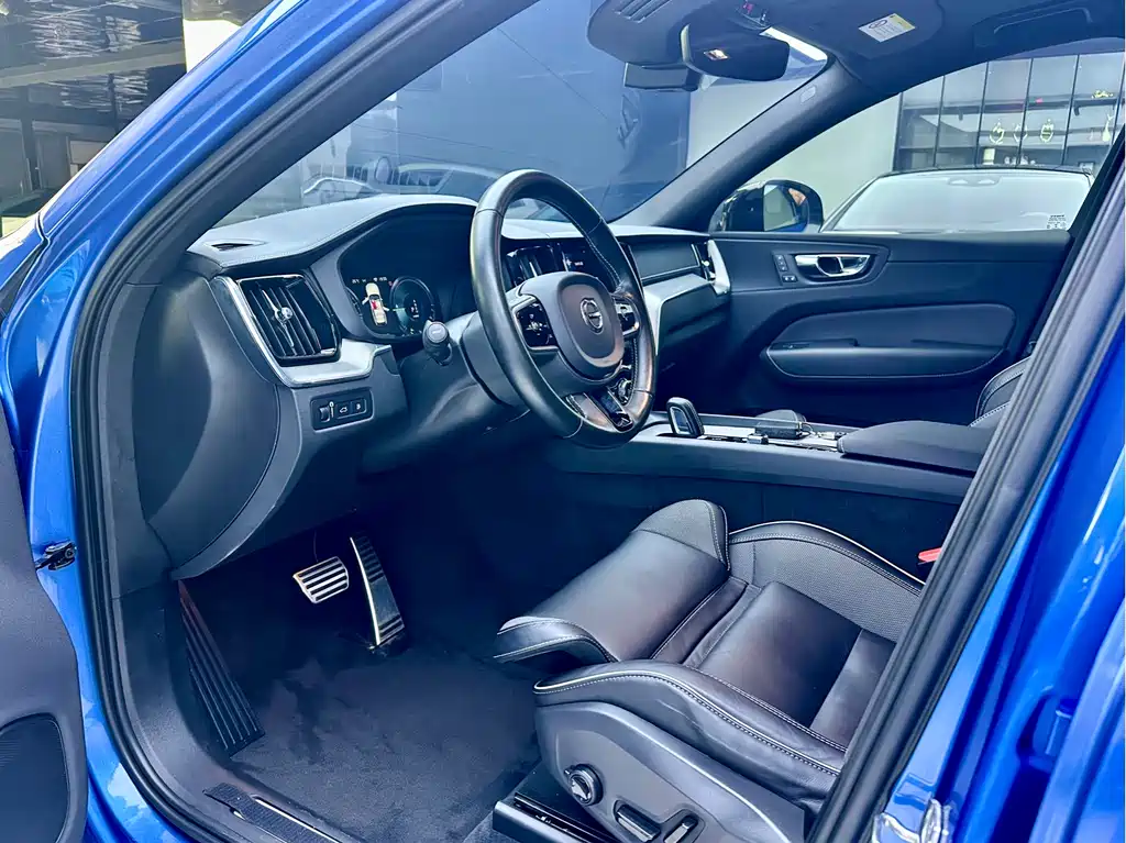 Volvo XC60 PHEV T8 E Drive Hybrid Smart Vision Sport