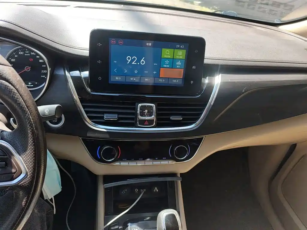 Baojun 730 1.8 L iAMT Premium 7-seat