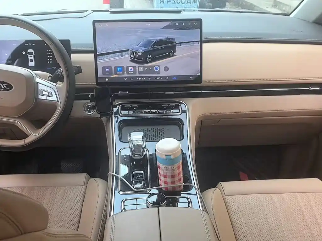 Refine RF8 PHEV 瑞风RF8 PHEV 2024款 鸿蒙版 1.5 T 150 KM 旗舰型 磷酸铁锂