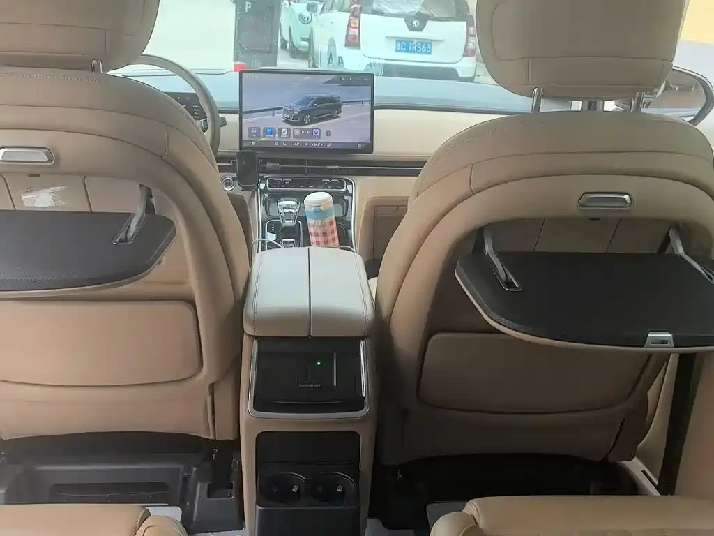 Refine RF8 PHEV 瑞风RF8 PHEV 2024款 鸿蒙版 1.5 T 150 KM 旗舰型 磷酸铁锂