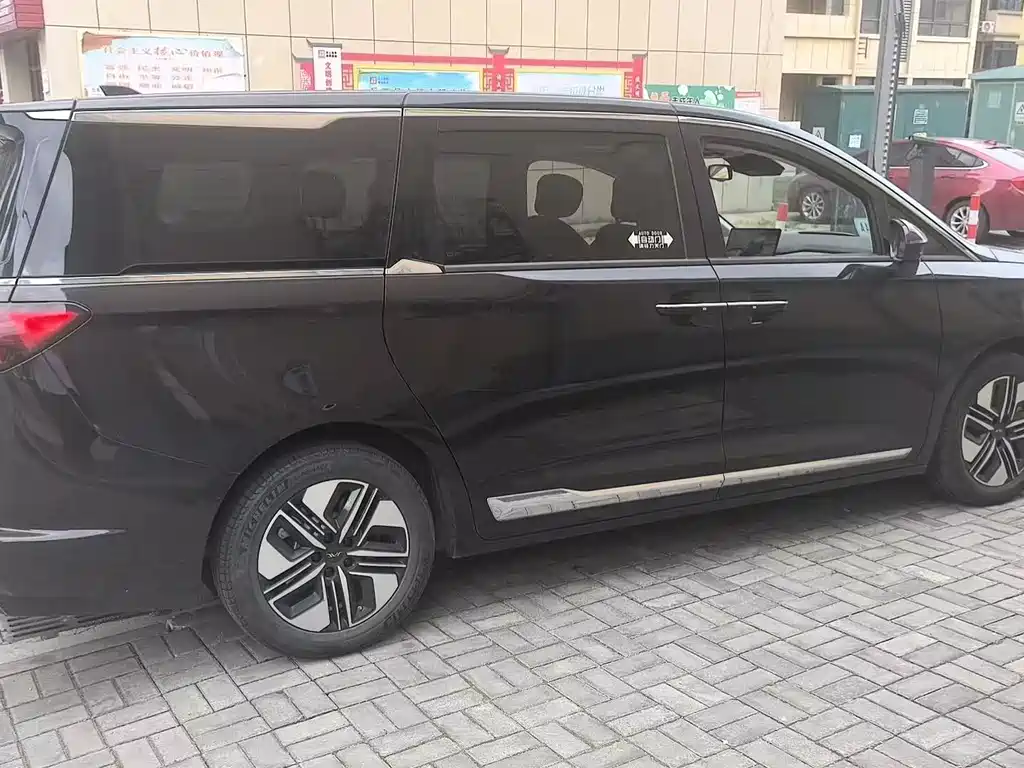 Refine RF8 PHEV 瑞风RF8 PHEV 2024款 鸿蒙版 1.5 T 150 KM 旗舰型 磷酸铁锂