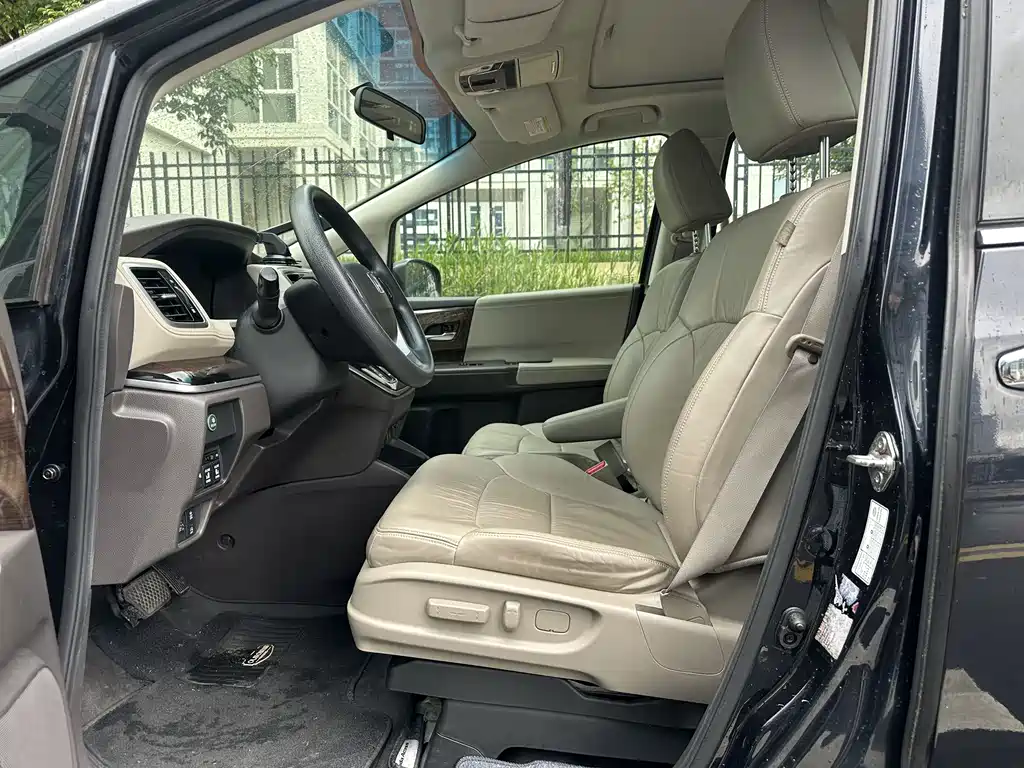 Odyssey Facelift 2.4 L Luxury