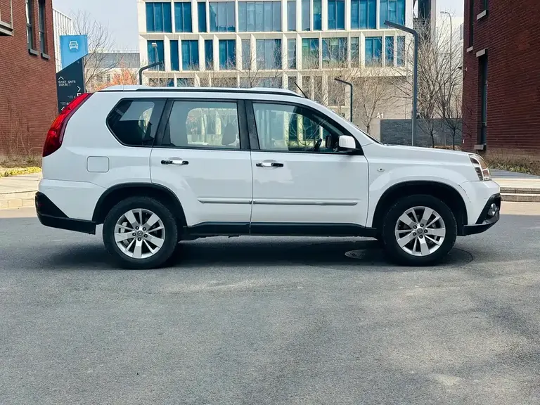 Dongfeng Fengdu MX6 2.0 L CVT 2 WD All-round