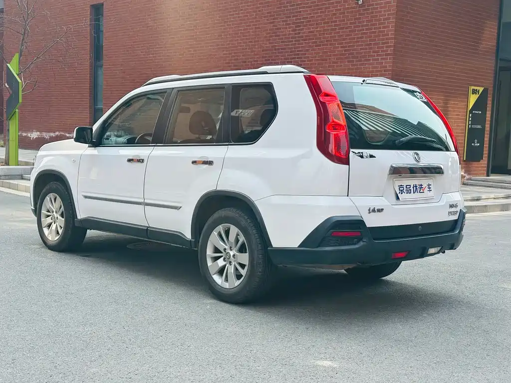 Dongfeng Fengdu MX6 2.0 L CVT 2 WD All-round